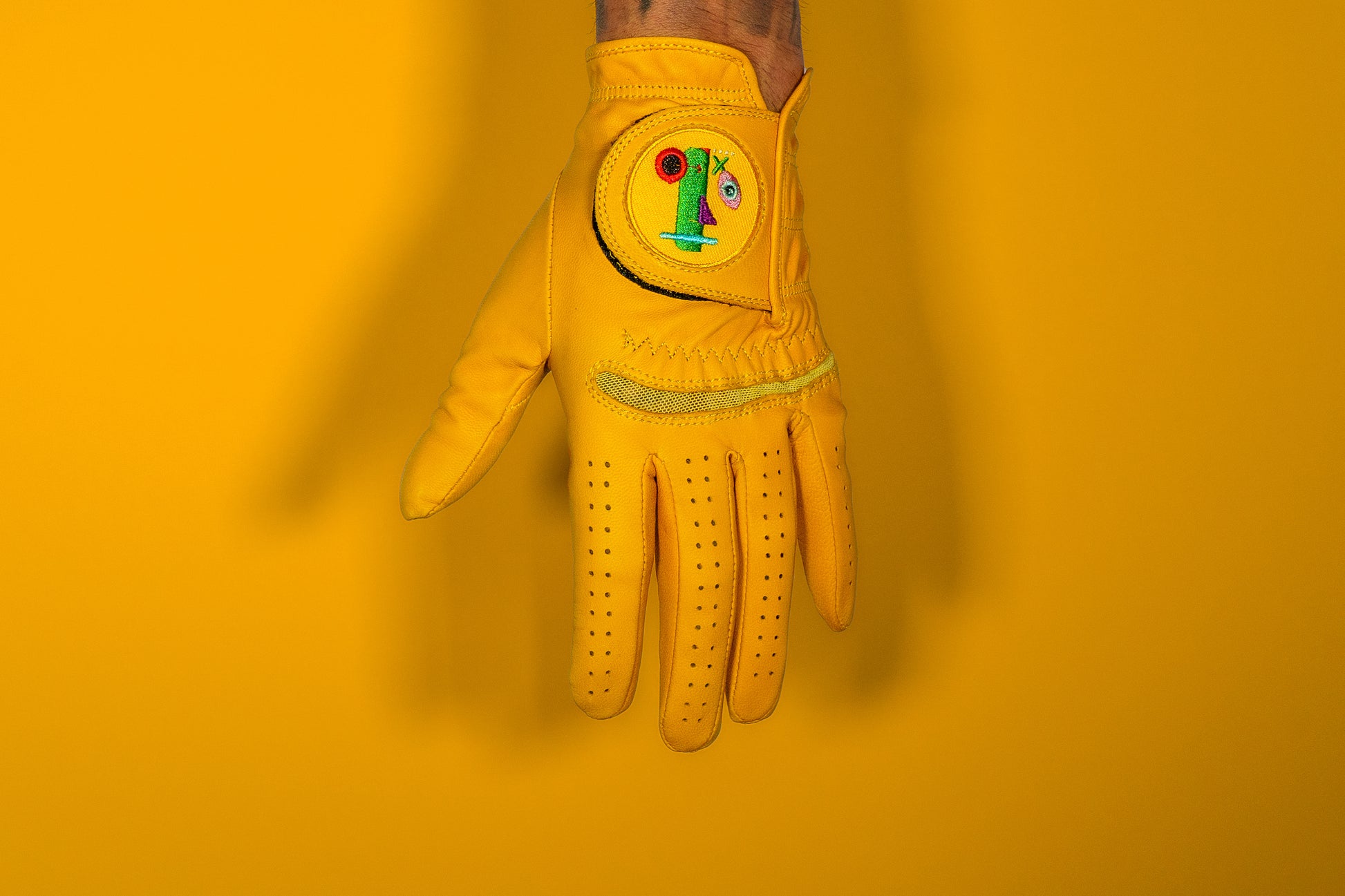 Glove-2.jpg__PID:df6cdbf2-b515-481c-97d8-d42c67d9e3df